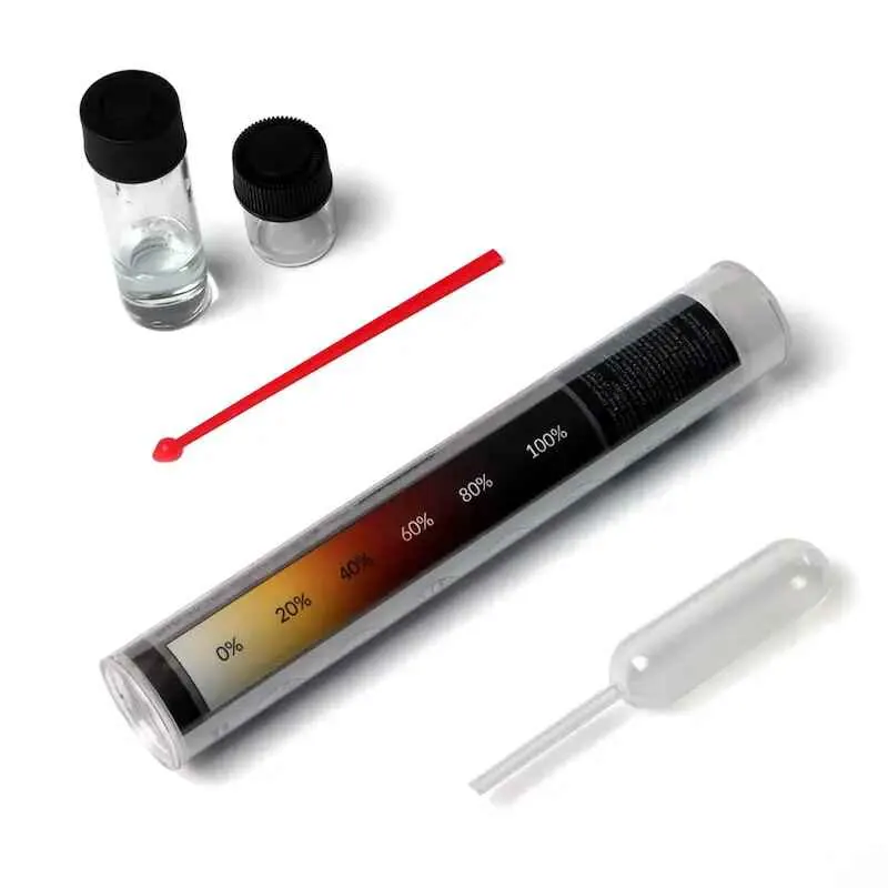 PRO Test kokain styrketest med to ampuller, rød mikroskje, pipette og rør med fargeskala fra 0 til 100 %